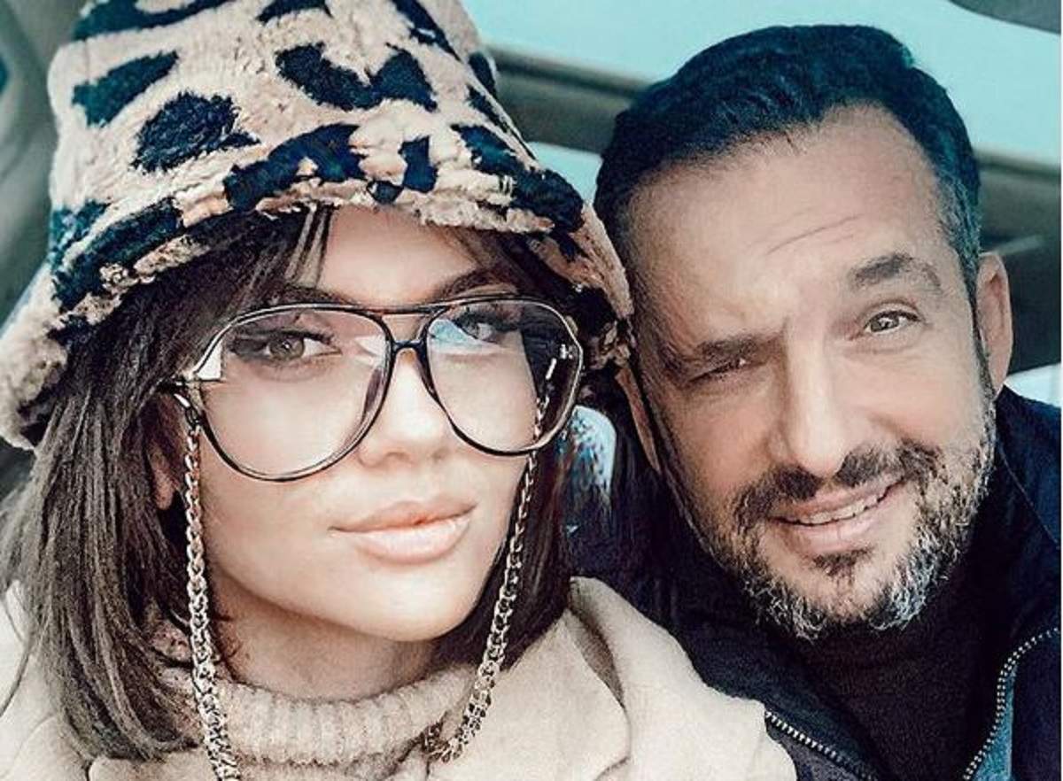 Cristina Șișcanu a dezvăluit „rețeta” căsniciei de succes cu Mădălin Ionescu Cristina Șișcanu și Mădălin Ionescu își fac un selfie în mașină. Ea poartă ochelari de vedere, căciulă crem cu animal print, iar el zâmbește.
