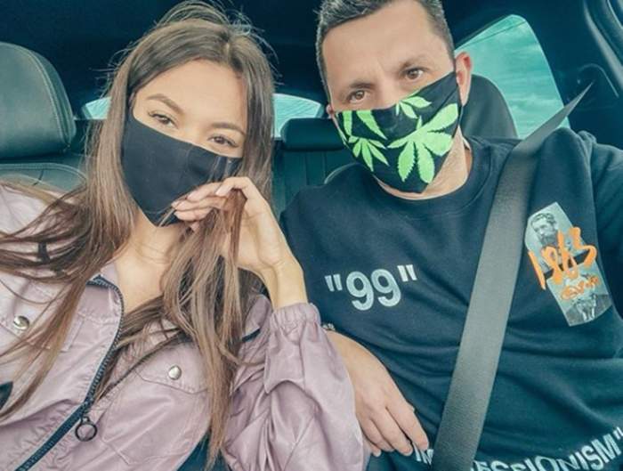 Denisa Hodișan și Flick, cu masca pe față, selfie în mașină