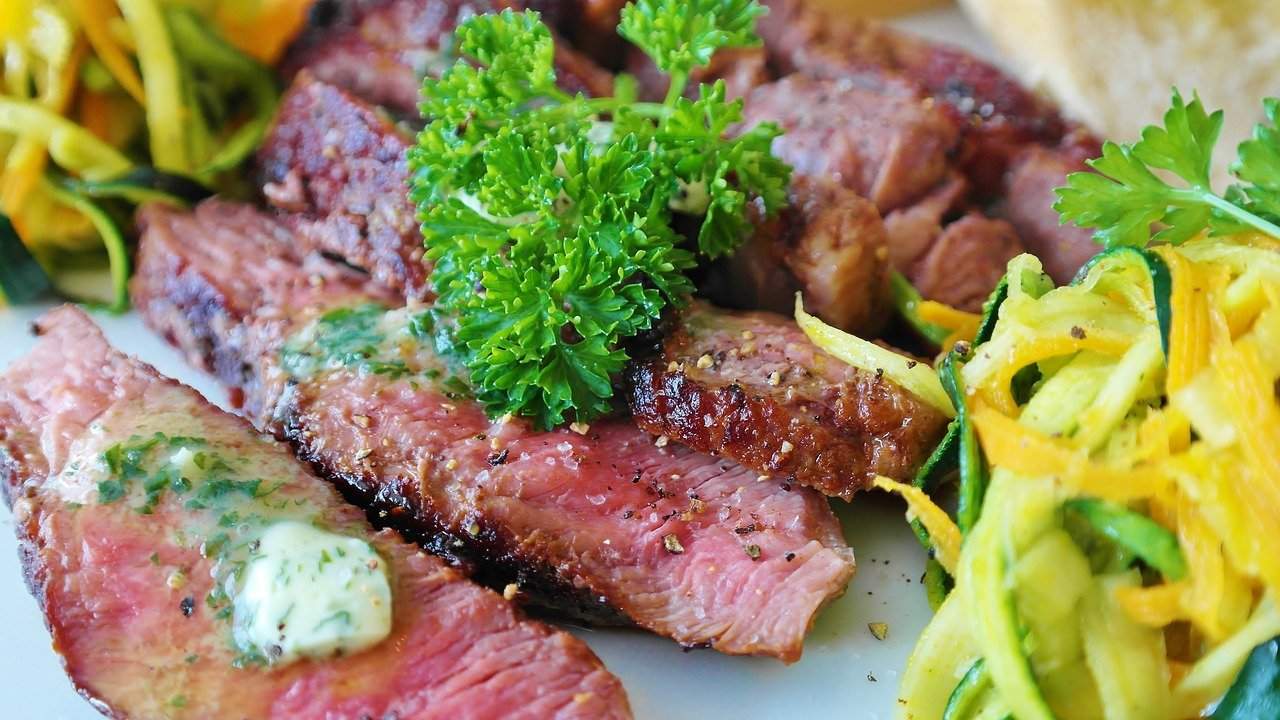 Baiț pentru carne de porc la grătar. 3 retețe pentru o friptură delicioasă