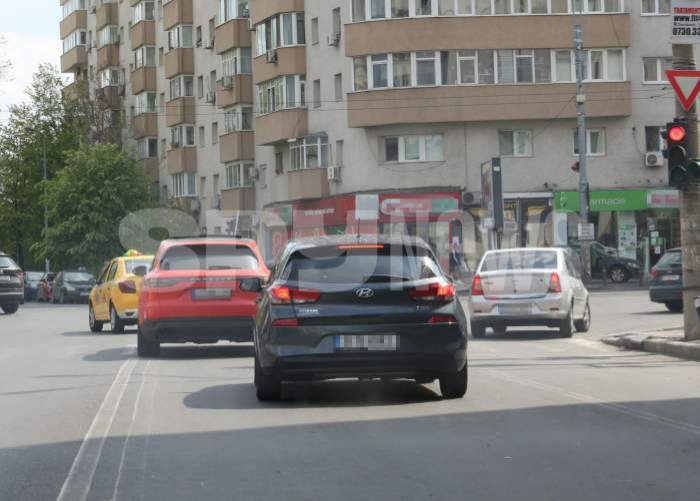 Primele imagini cu Vlăduța Lupău înainte de a ajunge în spital! Cum s-a pregătit „emoțional” artista. Soțul a sprijinit-o moral, dar, grăbit, a uitat de Lege / PAPARAZZI