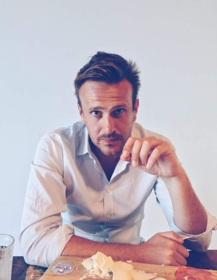 Jason Segel, din ”How I Met Your Mother”, s-a despărțit de iubită. Celebrul actor și Alexis Mixter aveau 8 ani de relație