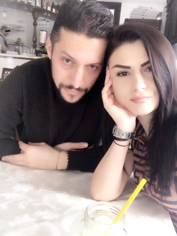 Bianca Diac și Mihai Dumitru sunt la restaurant. Cei doi își fac un selfie.