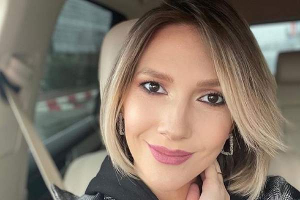 Adela Popescu și-a dus copiii în vizită la singura lor străbunică. Celebra graviduță, copleșită de emoții: „Să ne trăiești mulți ani” / FOTO