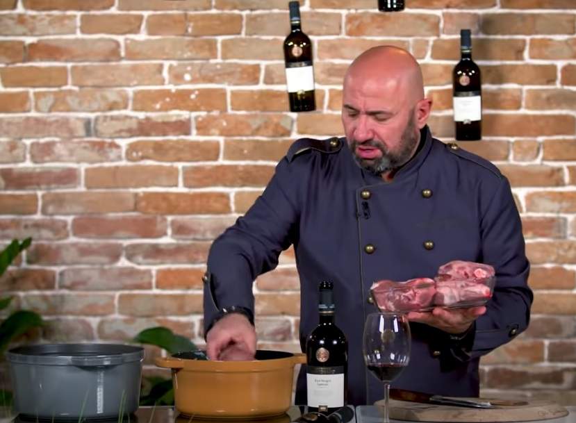 Rețeta de friptură de miel a lui chef Cătălin Scărlătescu. Celebrul bucătar dezvăluie secretul pe care puțini români îl știu / VIDEO