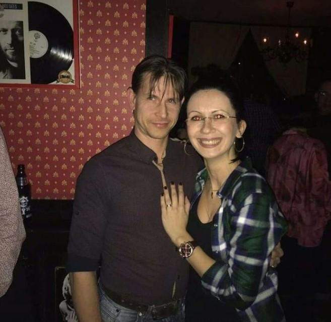 frate dani otil cu sotia lui in club