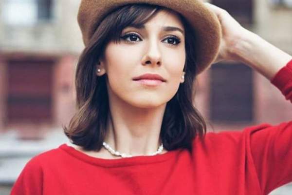 Cum arată Dana Rogoz în copilărie. Vedeta și-a surprins fanii cu o amintire de colecție / FOTO