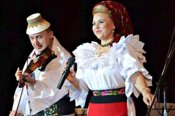 Cum arată Cornelia Rednic, după ce a slăbit peste 30 de kilograme prin înfometare. Ce altă schimbare și-a mai făcut artista / FOTO