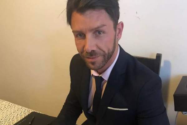 Cum își spală păcatele Matteo Politi, după scandalul în care a fost implicat. Falsul medic, surprins la biserică /  VIDEO