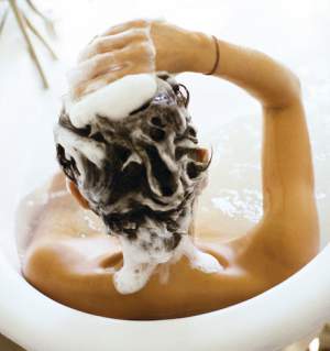 Cât de des se spală părul la adulți și la copii