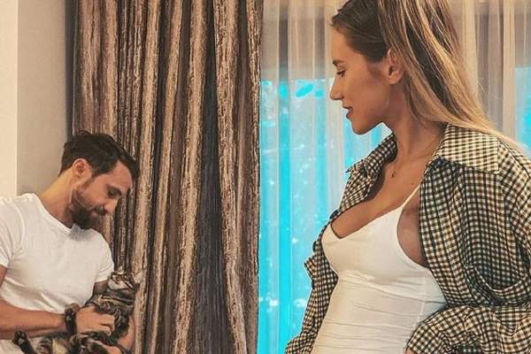 Ce pofte inedite are Gabriela Prisăcariu în timpul sarcinii. Iubita lui Dani Oțil li s-a confesat fanilor: „Bine că nu-mi cere caviar” / FOTO