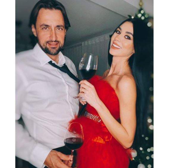 Cristina și Denis Ștefan eleganți, de Crăciun.