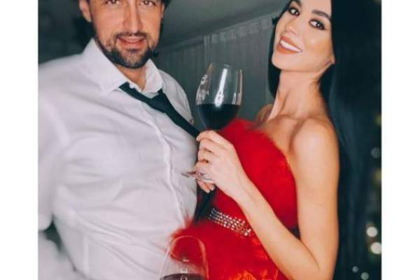 Cristina Ștefan, soția lui Denis Ștefan, prima imagine cu burtica de gravidă. Bruneta este însărcinată în 15 săptămâni