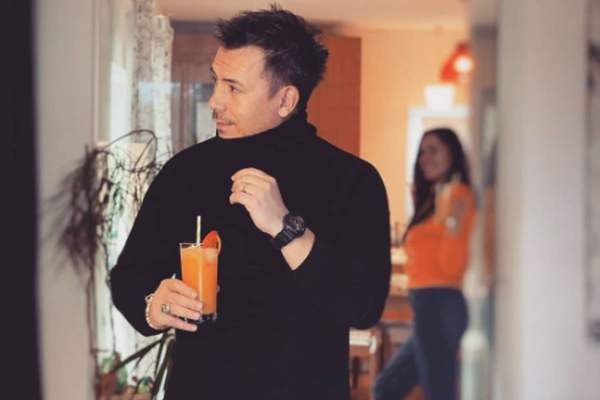 Cum arăta Răzvan Fodor în urmă cu 20 de ani. Prezentatorul de la Burlacul, unul dintre cei mai râvniți bărbați din showbiz