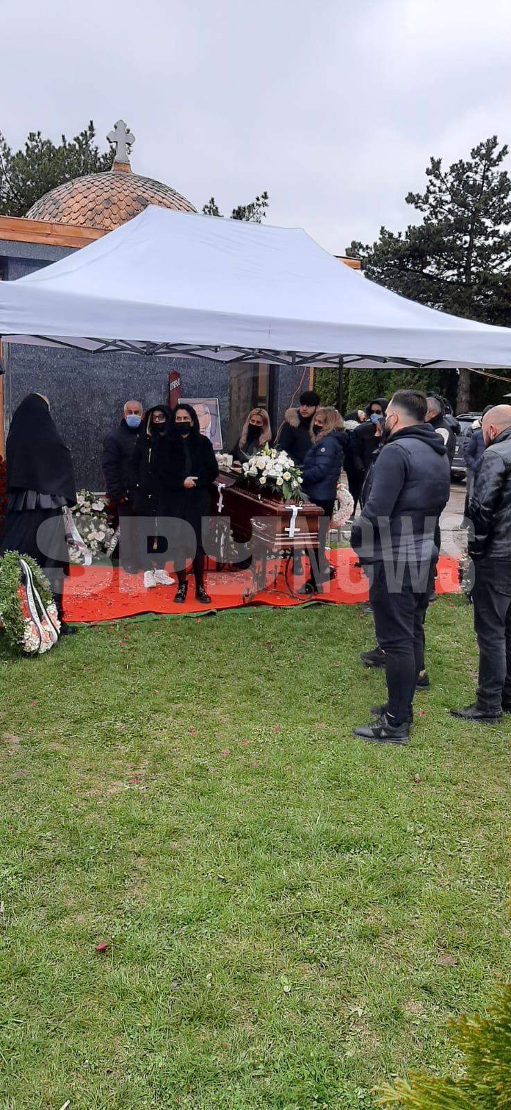 Nelu Ploieșteanu a fost înmormântat. Regretatul artist își va dormi somnul de veci alături de fiul său, Mihăiță / VIDEO