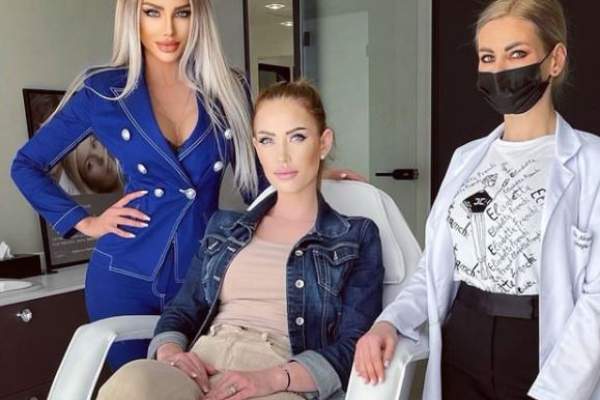 Bianca Drăgușanu, de mână cu sora sa în cabinetul medicului estetician: ”Am adus-o pentru că își dorea puțin botox”