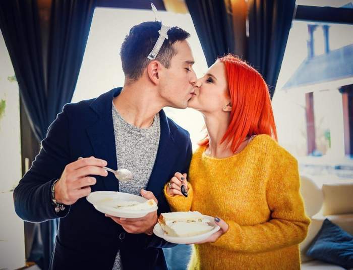 Cristina Ciobănașu și Vlad Gherman în perioada în care formau un cuplu, în timp ce se sărutau.