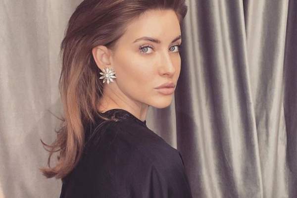 Iulia Albu „s-a trezit” cu parbrizul mașinii spart! Vedeta a povestit totul fanilor: „Durează 10 zile” / FOTO