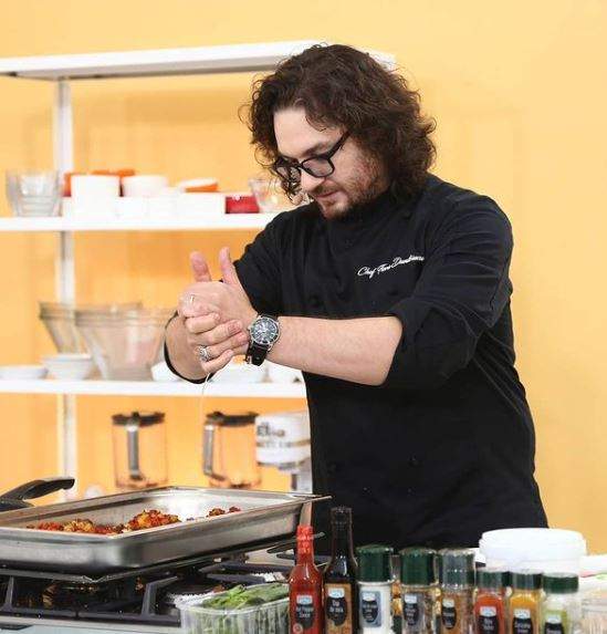 Florin Dumitrescu în bucătăria Chefi la cuțite.