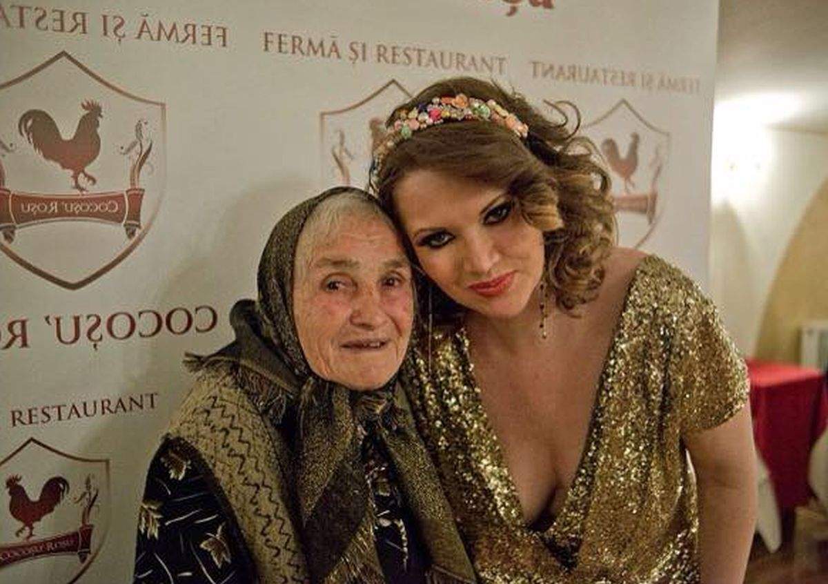 Oana Lis, alături de bunica ei