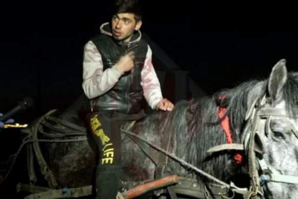 Sergiu Ciobotariu, tatăl călăreț din Iași, a vândut casa primită din donațiile strânse de Cătălin Moroșanu! S-a mutat în ghetou și conduce un bolid de lux / FOTO