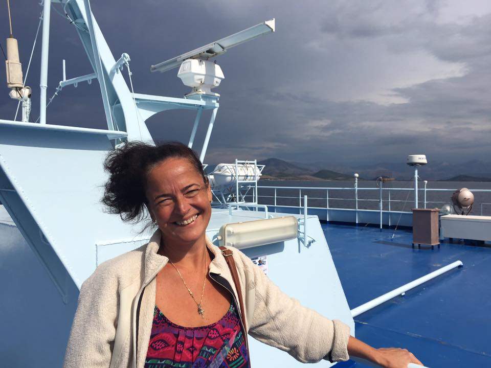 Oana Sorescu pe barcă, în vacanță.