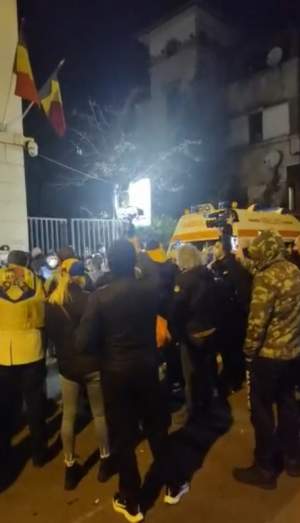 Oamenii, revoltați de decizia luată la Spitalul Foișor! Adriana Bahmuțeanu și zeci de persoane au ieșit în stradă în această noapte să ceară dreptate / VIDEO