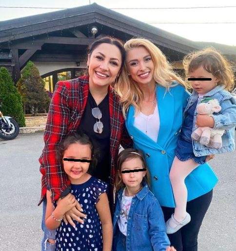 Andra alături de Andreea Bălan și fiicele lor.