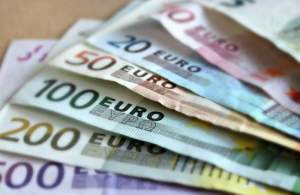Veste bună pentru români. Salariu minim ar putea să crească în curând, potrivit Comisiei Europene