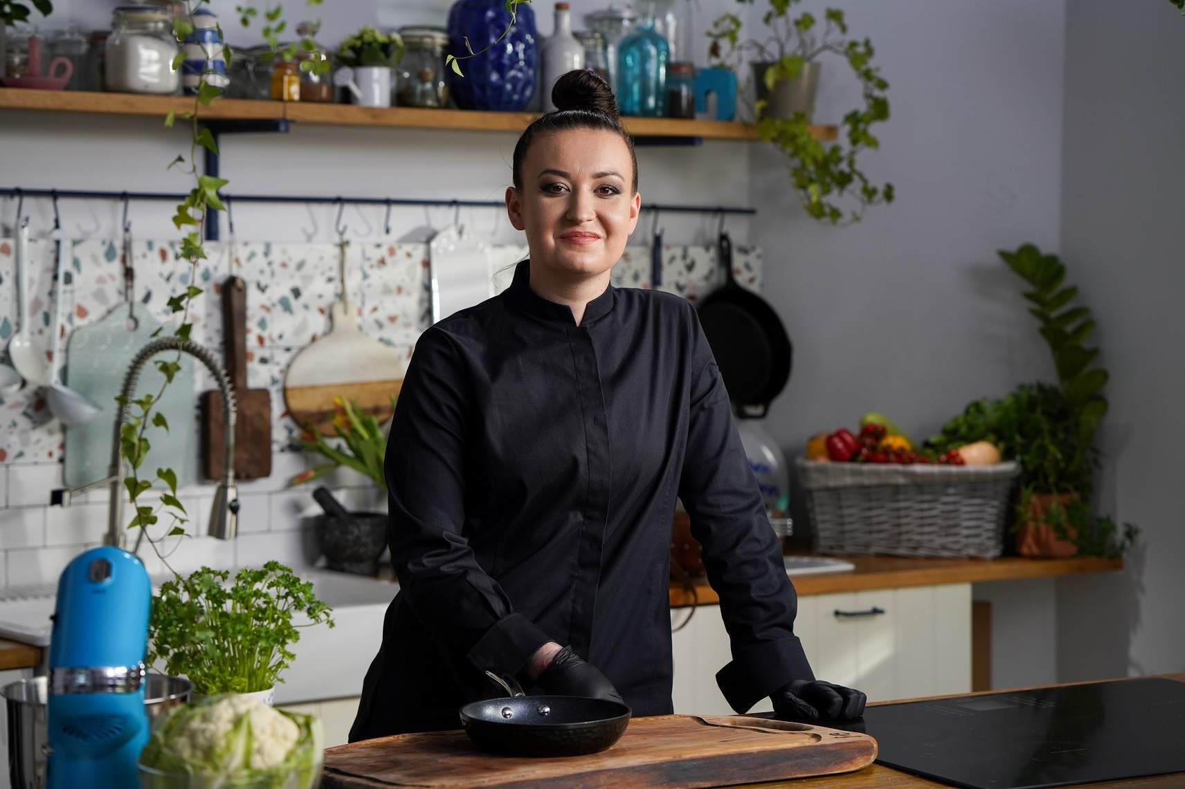 Roxana Blenche de la Chefi la cuțite, într-o nouă emisiune de cooking, la Antena 1. Când se lansează show-ul Hello Chef