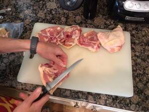 De ce nu e bine să spălăm carnea de pui înainte de a o prepara. Cum dăunează acest obicei asupra organismului