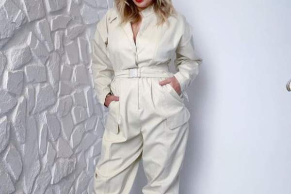 Cum arată Gina Pistol în costum de baie, la două luni după ce a născut! Fosta prezentatoare de la Chefi la cuțite, mândră de fizicul de invidiat / FOTO