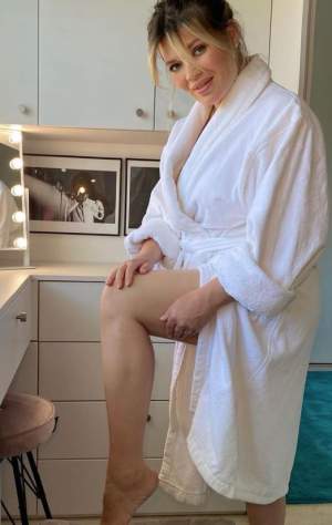 Cum arată Gina Pistol în costum de baie, la două luni după ce a născut! Fosta prezentatoare de la Chefi la cuțite, mândră de fizicul de invidiat / FOTO