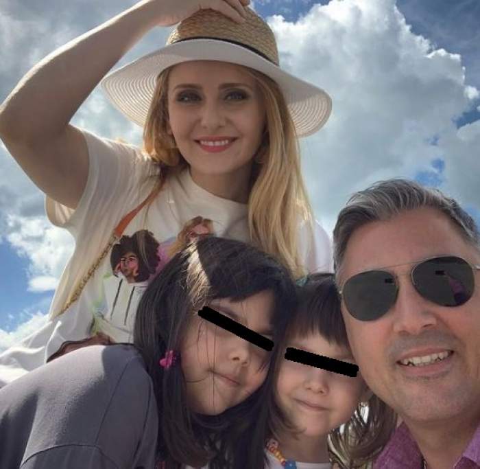 Alexandru Ciucu alături de Alina Sorescu și fiicele sale.
