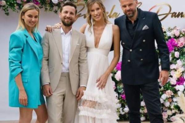Dani Oțil și Gabriela Prisăcariu, ipostază unică alături de nașii Roxana Ionescu și Tinu Vidaicu: ”Întotdeauna mai bine împreună”
