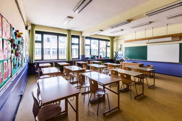 Un elev din București a fost strivit de un dulap chiar în sala de clasă. Copilul a fost dus de urgență la spital