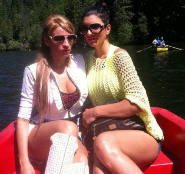 Sânziana Buruiană cu Andreea Tonciu pe barcă.