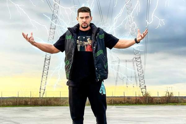 Dorian Popa face încă o aroganță. Artistul și-a cumpărat o nouă mașină de zeci de mii de euro: ”Doamne, ce frumoasă e”