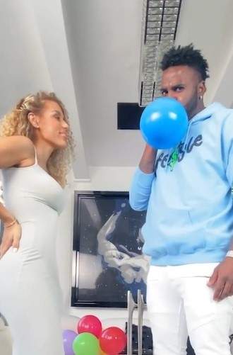 Jason Derulo a devenit tată! Cântărețul și modelul Jena Frumes sunt părinții unui băiețel