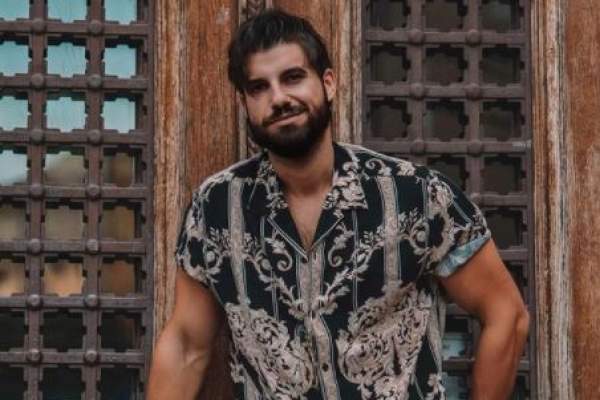 Ce meserie a avut, de fapt, Burlacul Andi Constantin, înainte de a deveni cunoscut: ”Munceam 12 ore pe zi, am spălat și podele”