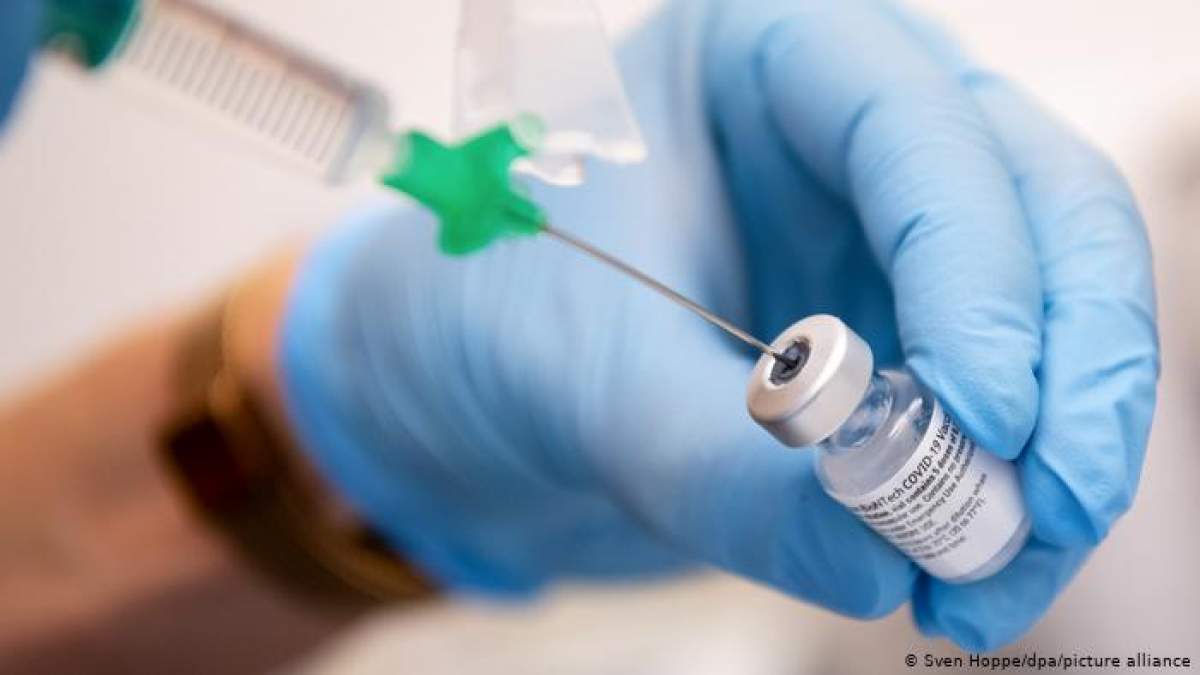 Vaccinurile anti-covid au transformat nouă persoane în miliardari. Averea lor ar putea vaccina populația țărilor sărace