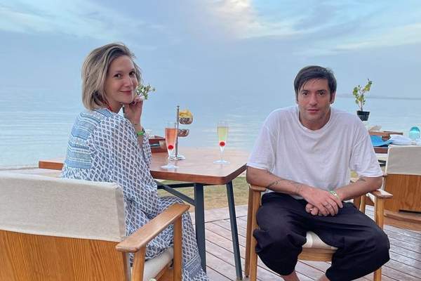 Adela Popescu și Radu Vâlcan, o nouă propunere de nume pentru cel de-al treilea copil. Chiar fiul lor le-a oferit-o: ”A zis că e bătut în cuie”