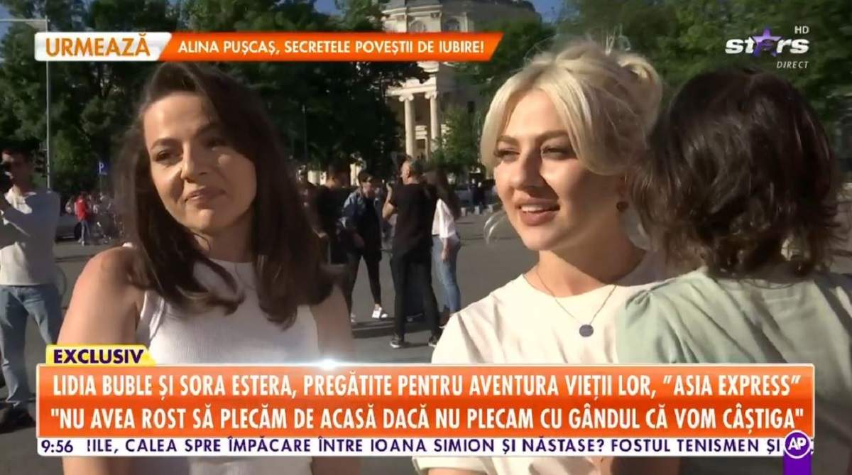Lidia Buble și sora ei dau un interviu la Antena Stars. Artista ține în brațe un copil.
