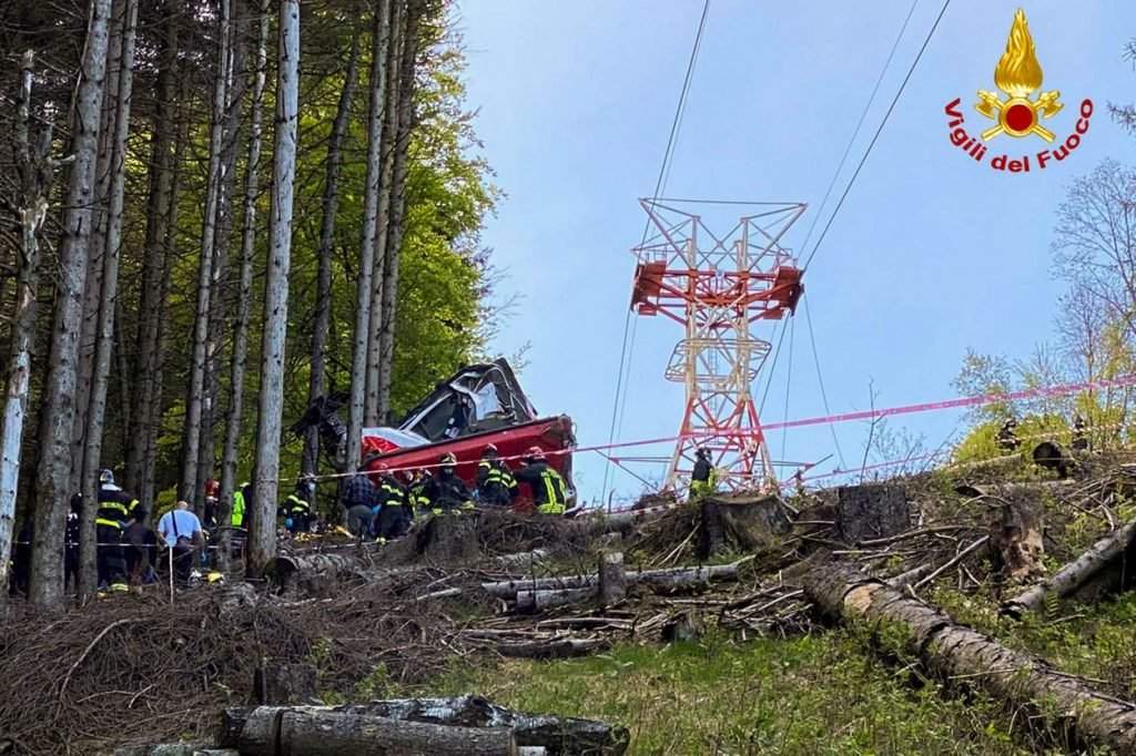 12 oameni au murit, după ce o telecabină s-a prăbușit. Tragedia a avut loc într-o stațiune montană din Italia