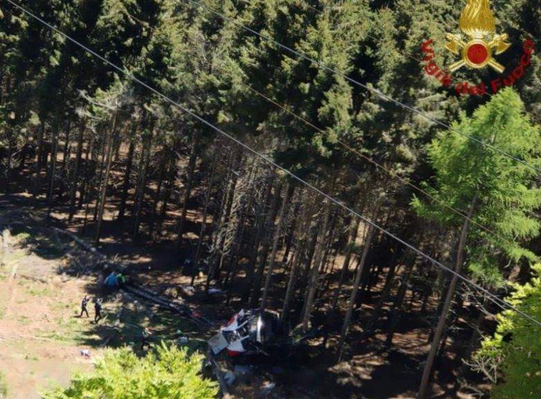 12 oameni au murit, după ce o telecabină s-a prăbușit. Tragedia a avut loc într-o stațiune montană din Italia