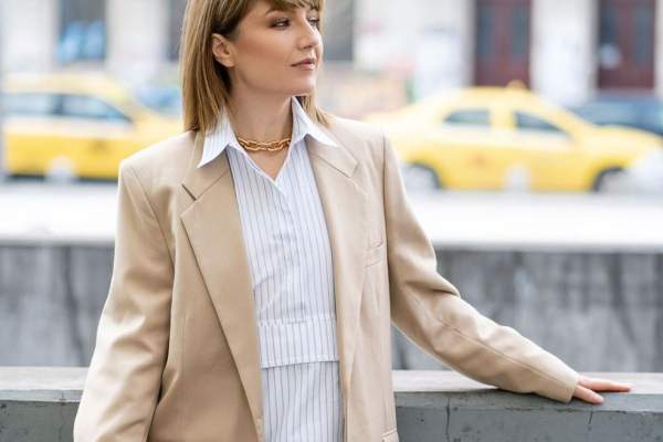 Drama pe care Alexandra Ungureanu a ținut-o la secret. Ambii părinți au avut cancer, iar boala l-a răpus pe tatăl artistei: „Mă ascundeam în culise să plâng”