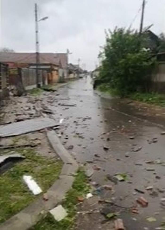 Zeci de case distruse de furtună în Bihor! Cum arată locuințele după tornadă / VIDEO