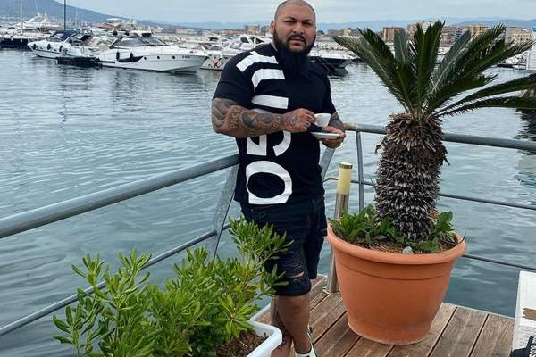 Dani Mocanu, aroganță departe de țară! Mesajul publicat de manelist a stârnit reacțiile fanilor: ”În cinstea profesoarei...”