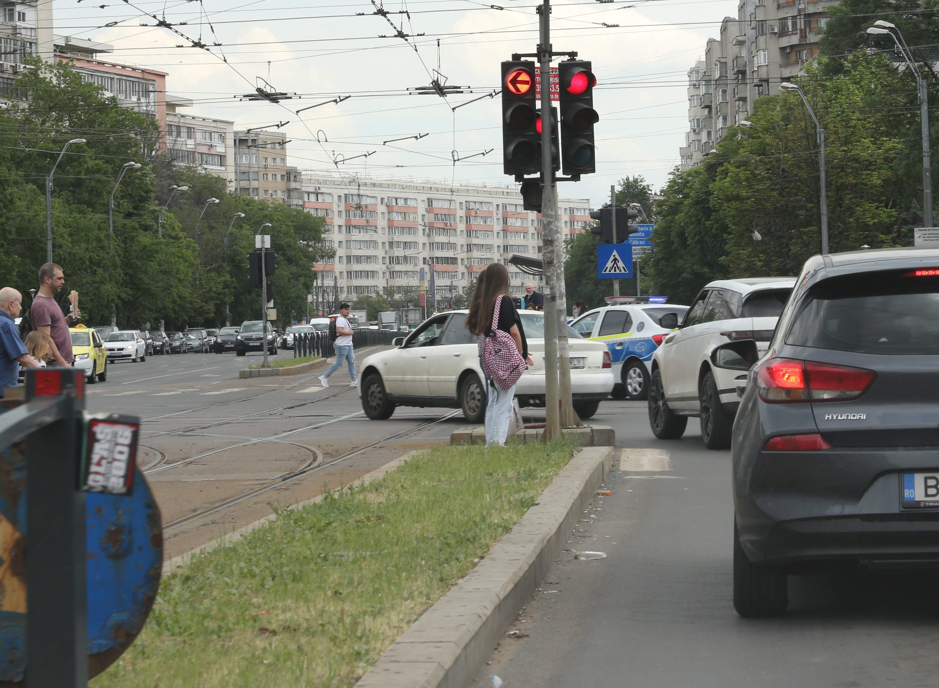 Marius Marin, prevăzător când vine vorba de ieșiri în public, dar nu și când se urcă la volan. Cum a șocat tânărul fotbalist în trafic, ziua în amiaza mare / PAPARAZZI