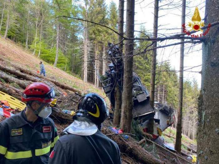 Copilul care a supraviețuit accidentului de teleferic din Italia s-a trezit. Trei persoane au fost arestate în urma tragediei