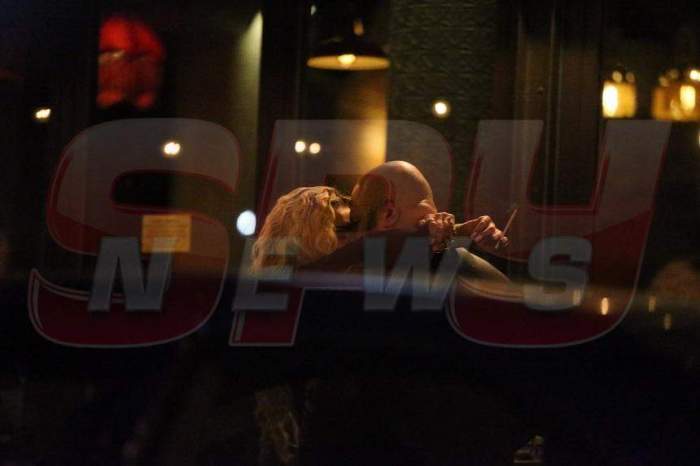 Maria Andria și Cătălin Scărlătescu se sărută în public, la un restaurant.